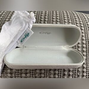 Oakley hard clamshell sunglasses case in White embossed “O” with Oakley pouch